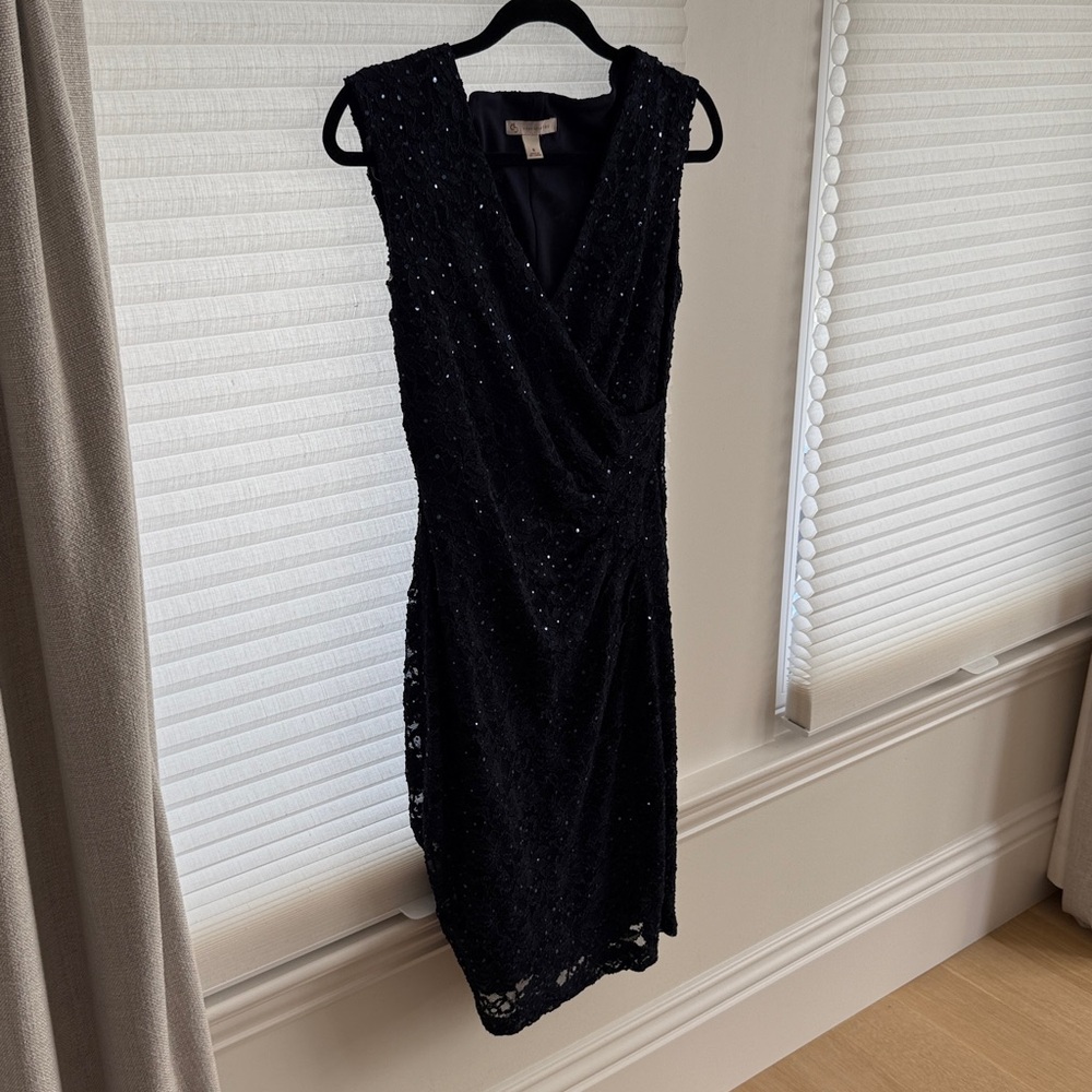 Navy blue side zip
Sleeveless Dress